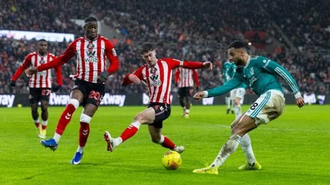 雷迪克透露与詹皇晨谈，坚信浓眉哥将重拾巅峰